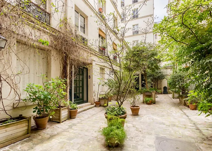 Appartement Marais Place Des Vosges Sevigne