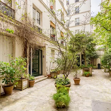 Apartment Marais Place Des Vosges Sevigne