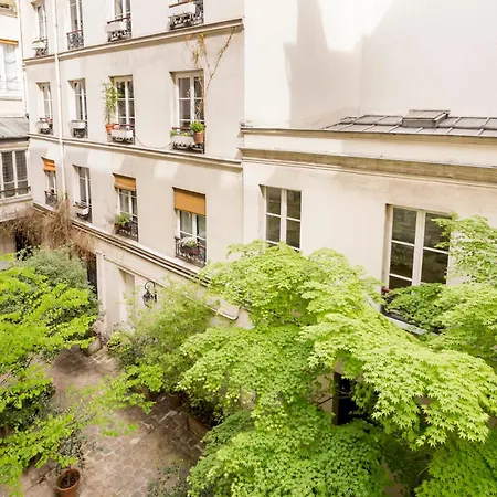 Marais Place Des Vosges Sevigne Apartment Paris