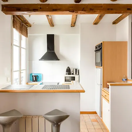 Apartment Marais Place Des Vosges Sevigne