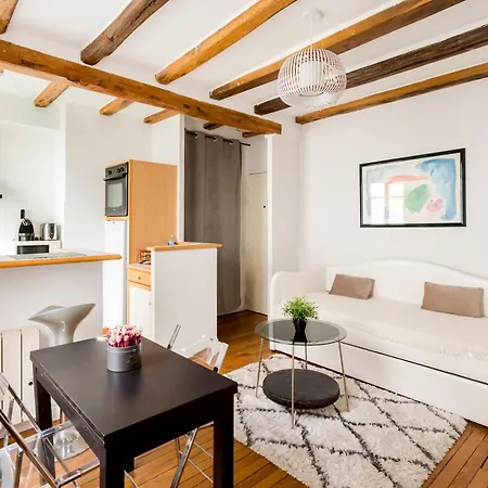 Apartment Marais Place Des Vosges Sevigne